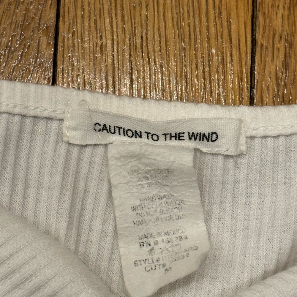 Caution To The Wind - White Ribbed Crop Top (M) - Picture 3 of 4